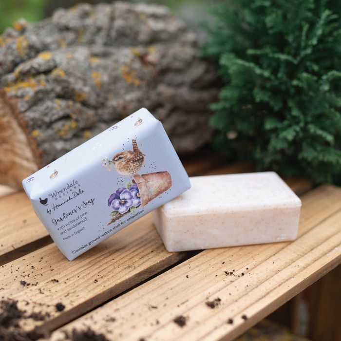 Wrendale ‘Pine And Sandalwood’ Gardener’s Soap 190g