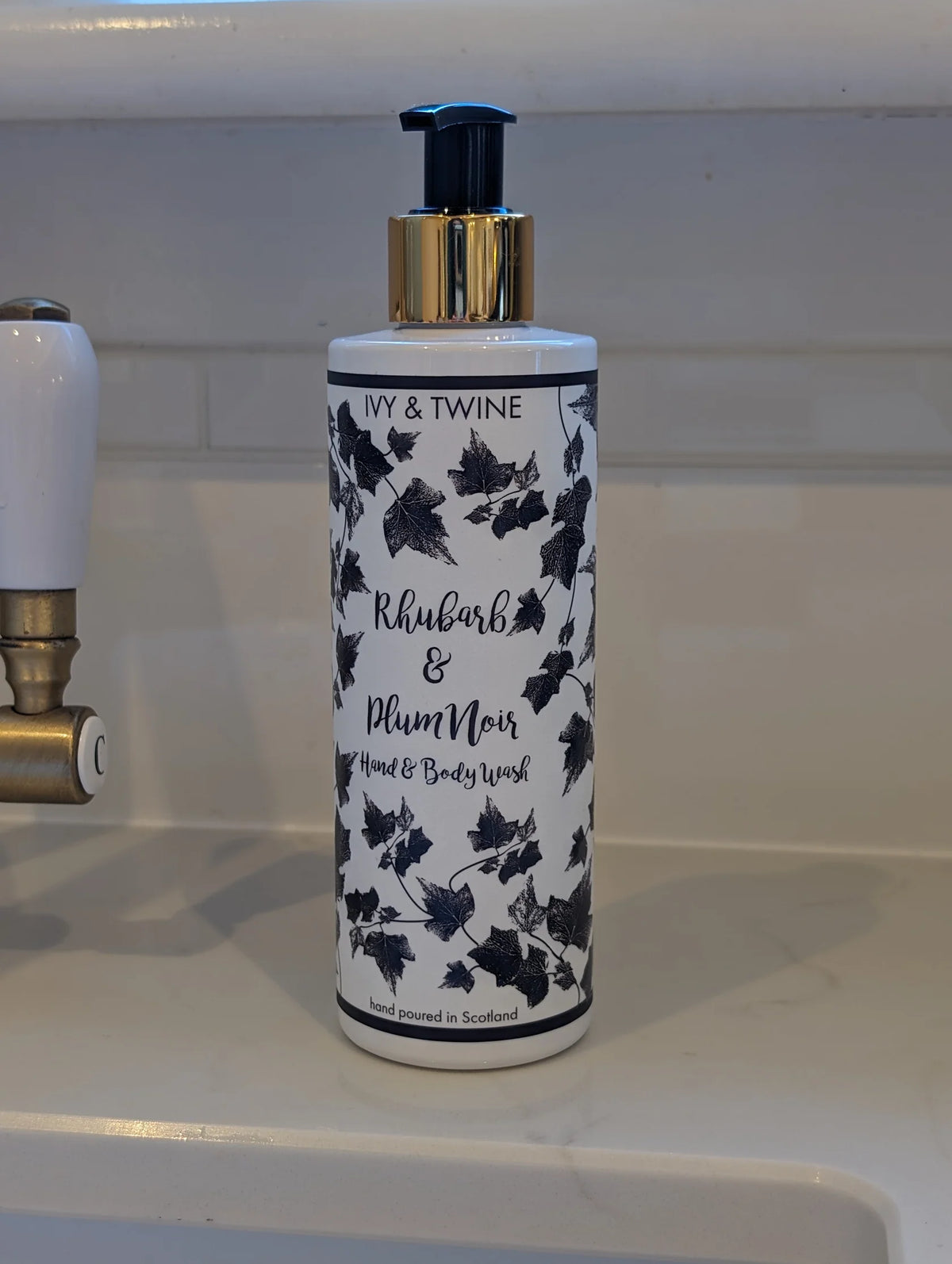 Ivy & Twine Rhubarb & Noir Hand & Body Wash 250ml