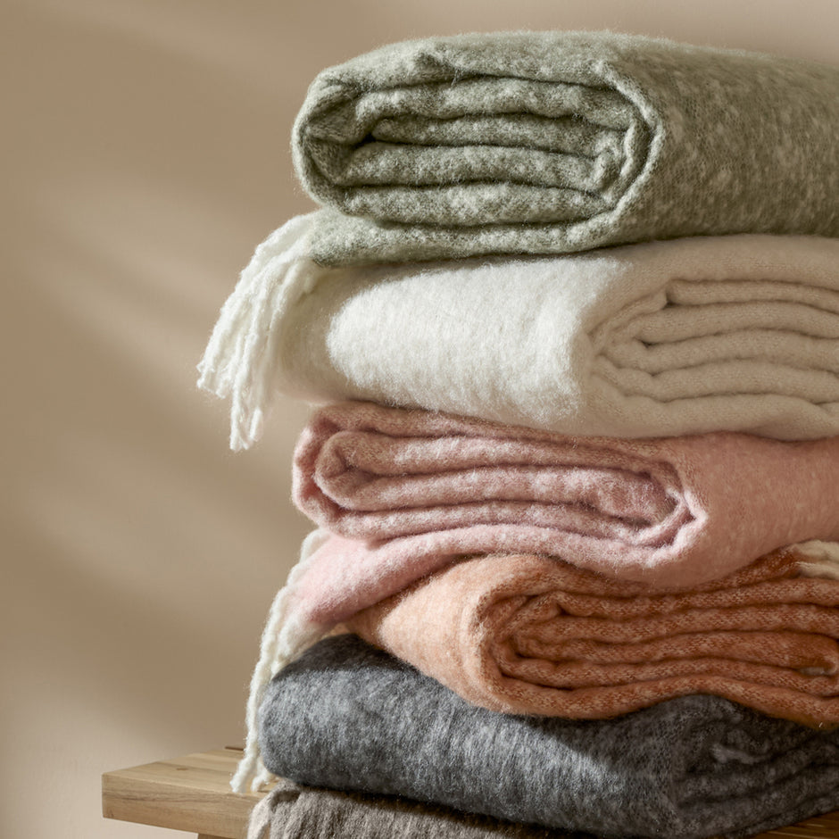 Furn Cozy Woven Tasselled Throw Rust