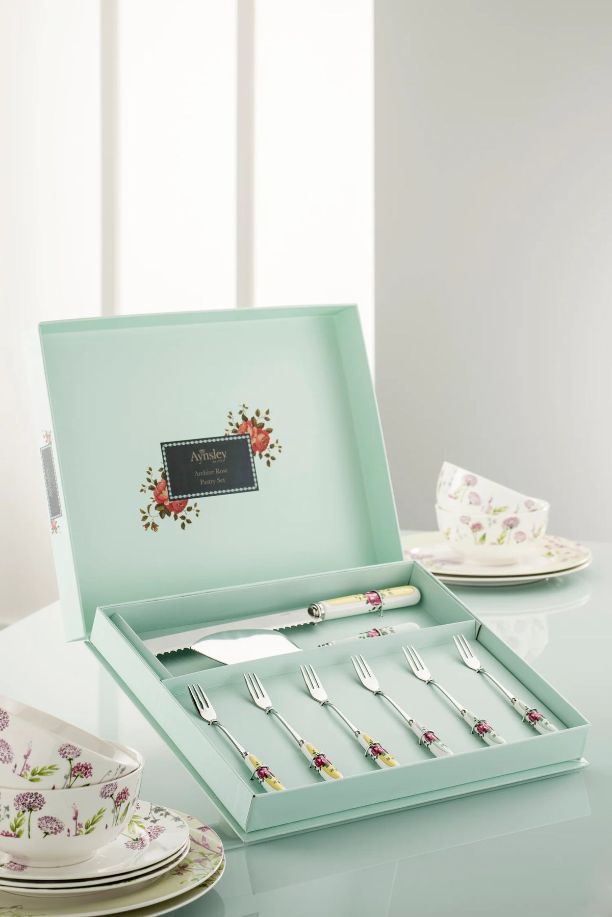 Aynsley Archive Rose Pastry Set